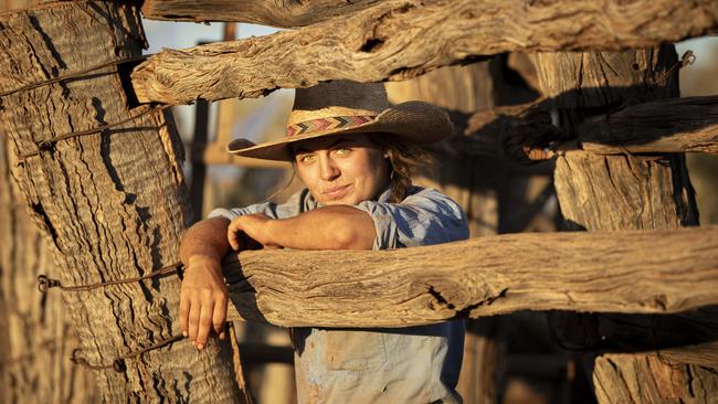 Jillaroo Rosie takes a break from drafting in the cattle yards. Picture: Stacey Ford Photography