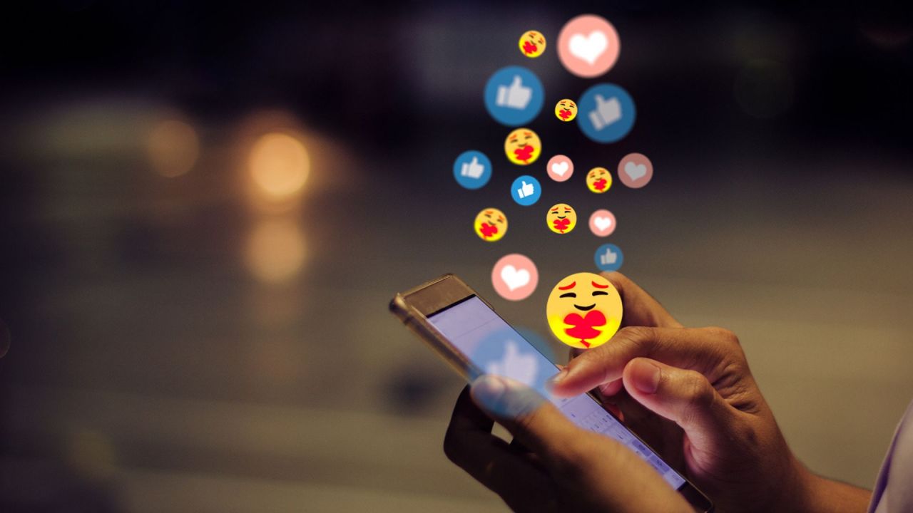 Social media: These emojis are giving your texts a sexy meaning
