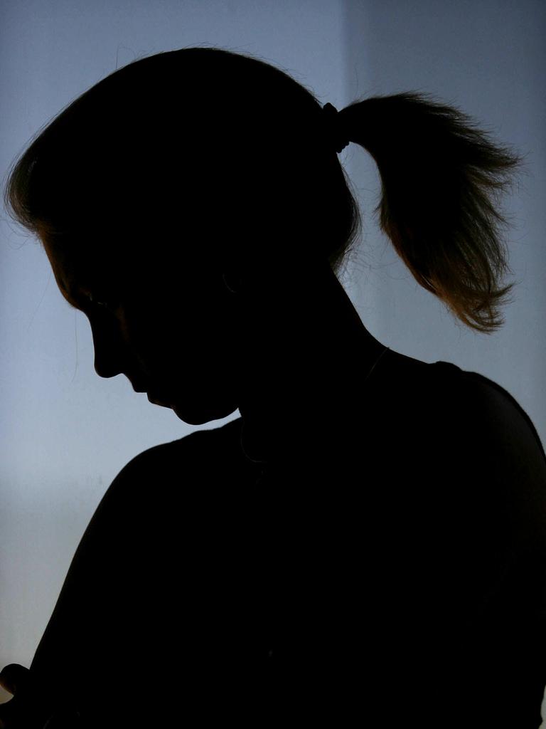 Shock: Woman Reveals Alleged Trafficking Attempt at High-Profile Gala – Uncover the Truth