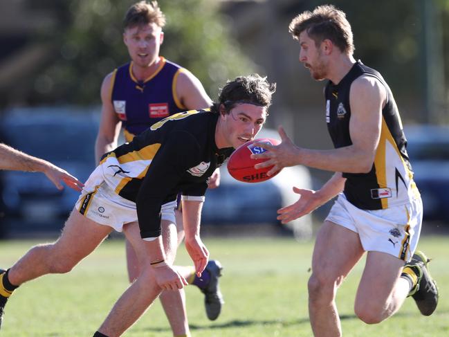 Bowen Smith takes possession for Balwyn. Picture: David Crosling