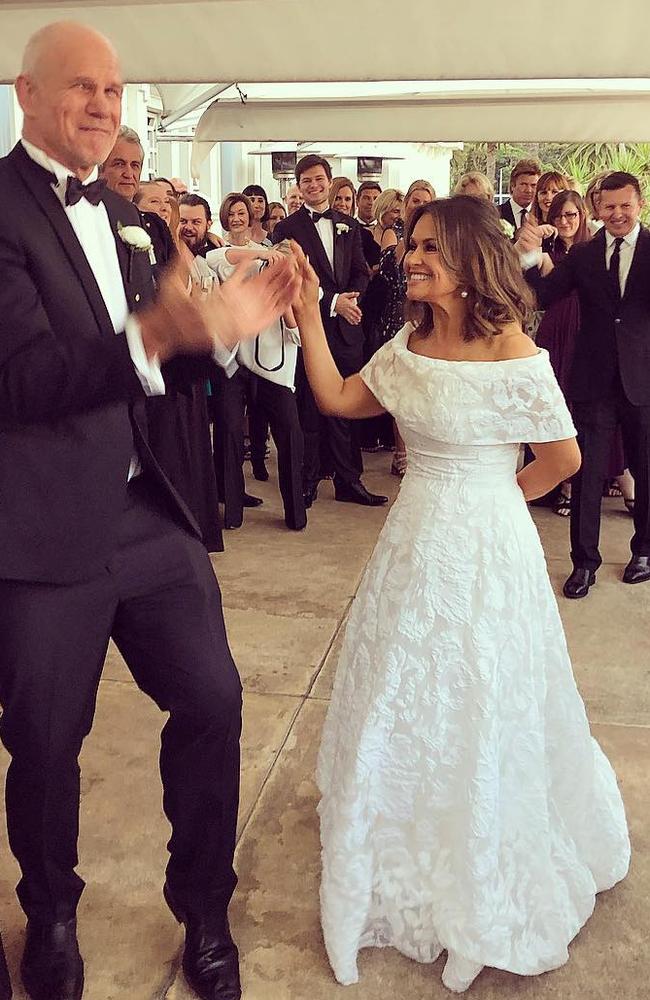 Lisa Wilkinson and Peter Fitzsimons renew wedding vows after 25 years ...