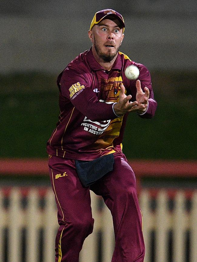 Chris Lynn of the Bulls takes a catch to dismiss Tom Cooper of the Redbacks. Picture: AAP Image/Dan Himbrechts