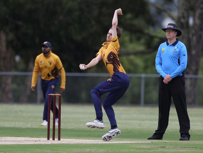 Kingston Hawthorn bowler Zack Richardson. Picture: Stuart Milligan