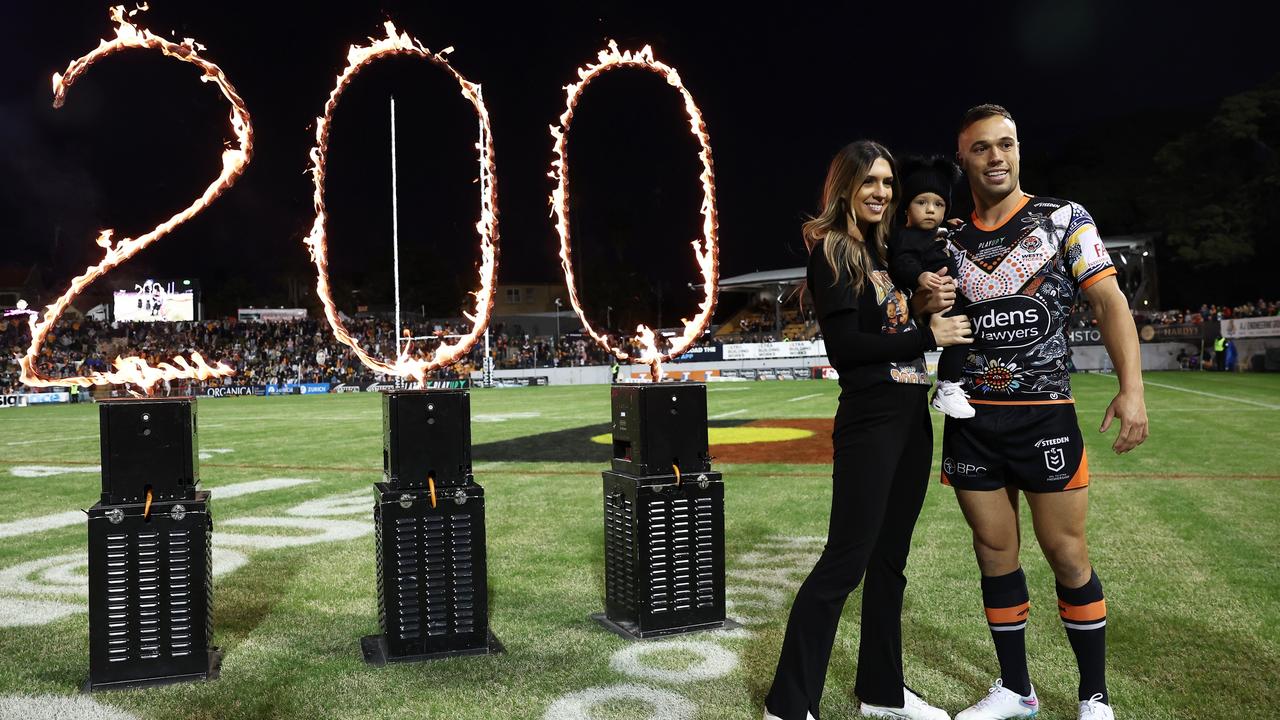 Luke Brooks poses with family members prior to his 200th NRL match. (Photo by Matt King/Getty Images)