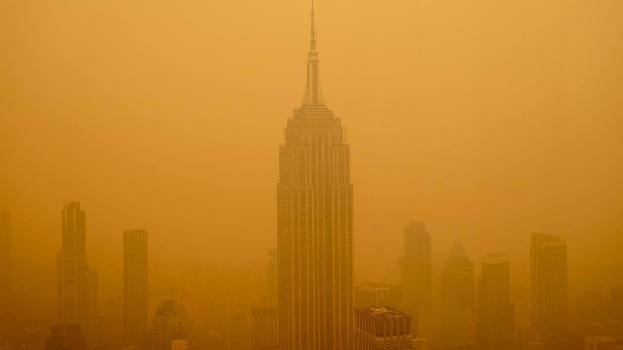 Incredible images show New York engulfed in a Martianlike haze as