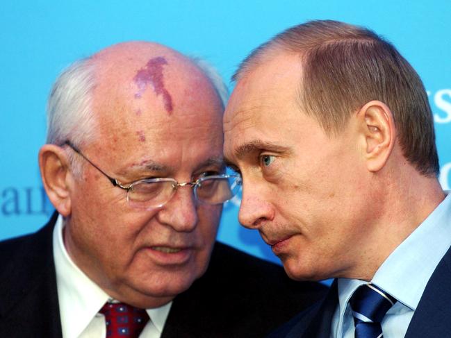 FILED - 21 December 2004, Schleswig-Holstein, Schleswig: Russian President Vladimir Putin and former Soviet President Mikhail Gorbachev (l) speak to each other at a press conference at Gottorf Castle. Gorbachev, the Russian Nobel Peace Prize winner and former Soviet leader, is dead. He died in Moscow at the age of 91. (to dpa: "Russian agencies: Mikhail Gorbachev dead") Photo: Carsten Rehder/dpa (Photo by Carsten Rehder/picture alliance via Getty Images)