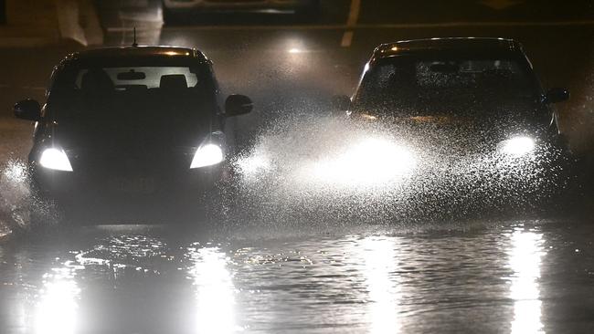 High tide causing flooding on Melbourne streets | Herald Sun