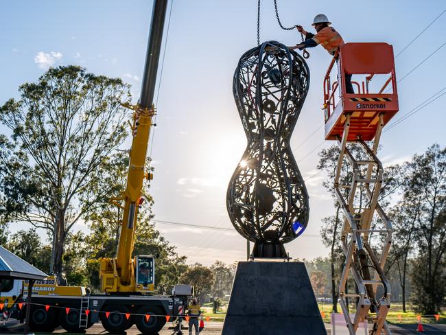 Installation of the Kingaroy Big Peanut, November 4, 2021.