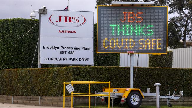 The JBS abattoir in the Melbourne suburb of Brooklyn was hit by a coronavirus outbreak in July. Meatworks in both metropolitan Melbourne and regional Victoria can increase their workforce capacity from today. Picture: NCA NewsWire / Wayne Taylor