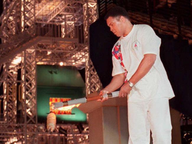 Muhammad Ali lights the cauldron at the 1996 Olympics.