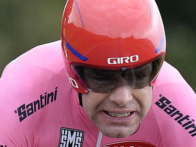 Australia's Cadel Evans pedals during the 12th stage of the Giro d'Italia, Tour of Italy cycling race, from Barbaresco to Barolo, Italy, Thursday, May 22, 2014. Colombia's Rigoberto Uran had been 57 seconds behind Cadel Evans but won the 42-kilometer (26-mile) individual time trial from Barbaresco to Barolo in 57 minutes, 34 seconds. (AP Photo/Fabio Ferrari)