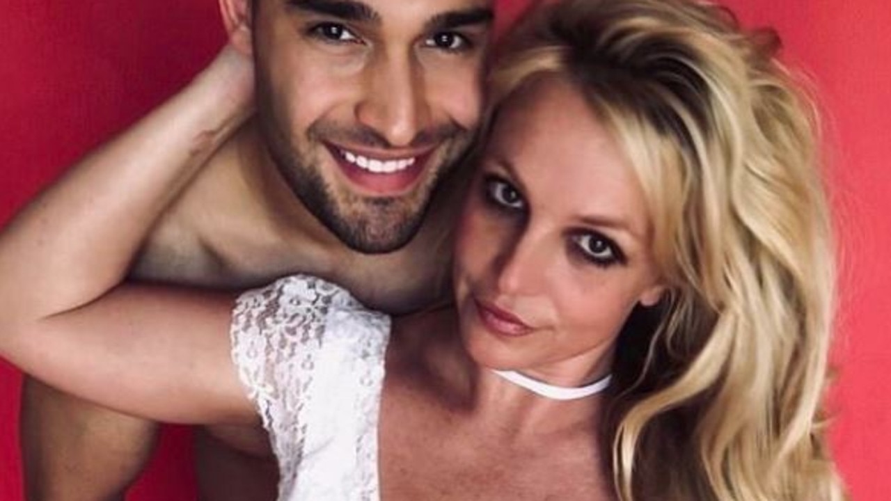 Britney, seen here with boyfriend Sam Asghari, has offered fans an apology.