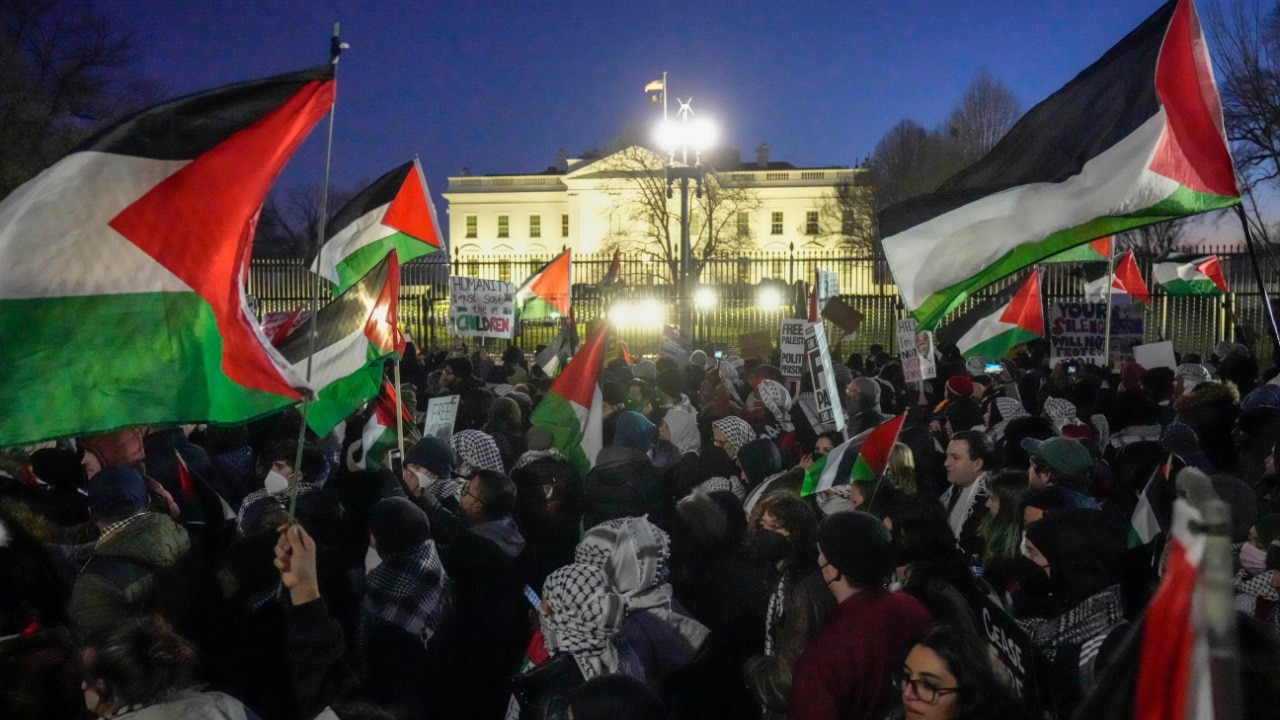 Pro-Palestine protesters attempt to tear down White House fence | Sky ...