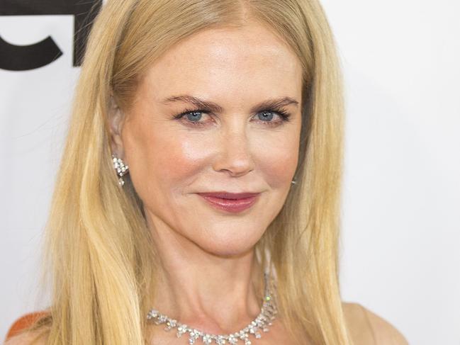 Nicole Kidman poses for photographers on the red carpet for "The Upside" at the Toronto International Film Festival in Toronto, Ontario, September 8, 2017. / AFP PHOTO / Geoff Robins