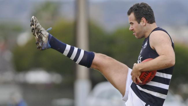 Matt Golding sets up a shot for Noarlunga. Picture: File