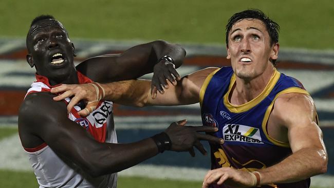 Oscar McInerney and Aliir Aliir of the Sydney Swans compete for the ball in Cairns.