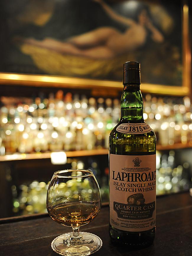 Laphroaig quarter cask single malt whisky.