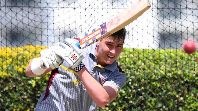 Matt Renshaw is seen during the Queensland Bulls training session at Alan Border field in Brisbane, Tuesday, March 20, 2018. (AAP Image/Dave Hunt) NO ARCHIVING