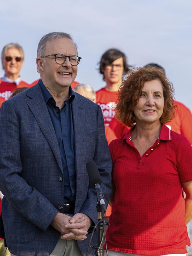 Anthony Albanese holds a press conference on the Frankston foreshore, with Labor's candidate for the Dunkley by-election, Jodie Belyea. Picture: PMO