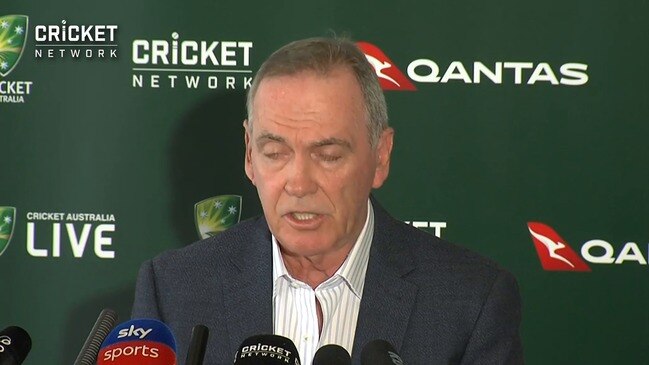 Hohns names 17-man squad for Ashes Tests