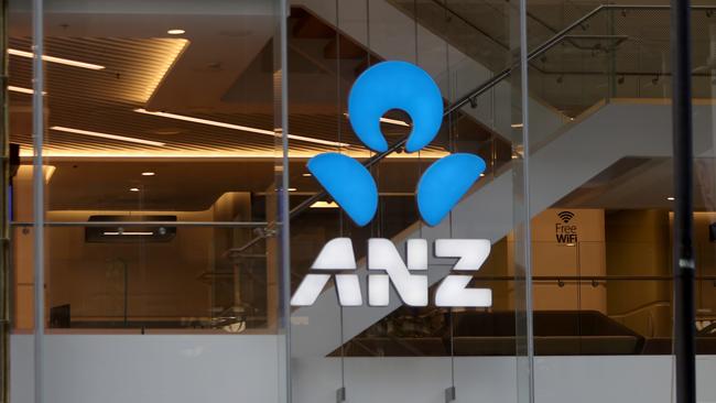 The banks are split on whether the budget will mean rate rises. Picture: NCA NewsWire/Damian Shaw