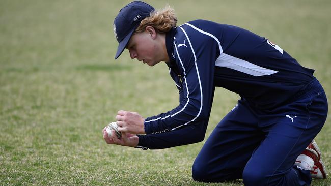 Liam Collett grips onto a catch for Rosebud. Picture: Andrew Batsch