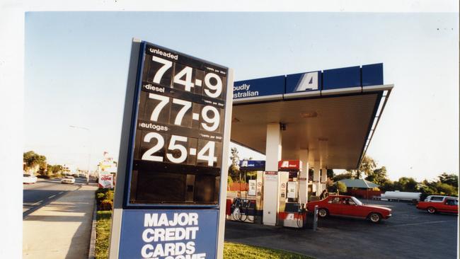 Ampol service station on Main North Road at Prospect in 1996.