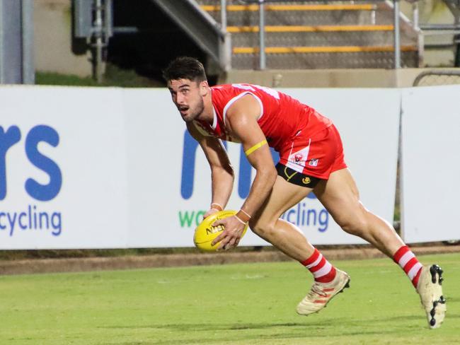 Waratah midfielder Rob Turnbull eyes the goals. Picture: Felicity Elliott AFLNT/Media