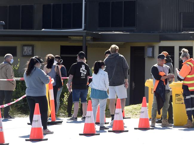 MELBOURNE, AUSTRALIA - NewsWire Photos AUGUST 30, 2021: People queue for Covid vaccinations at Peanut Farm Reserve at St Kilda. Picture: NCA NewsWire / Andrew Henshaw