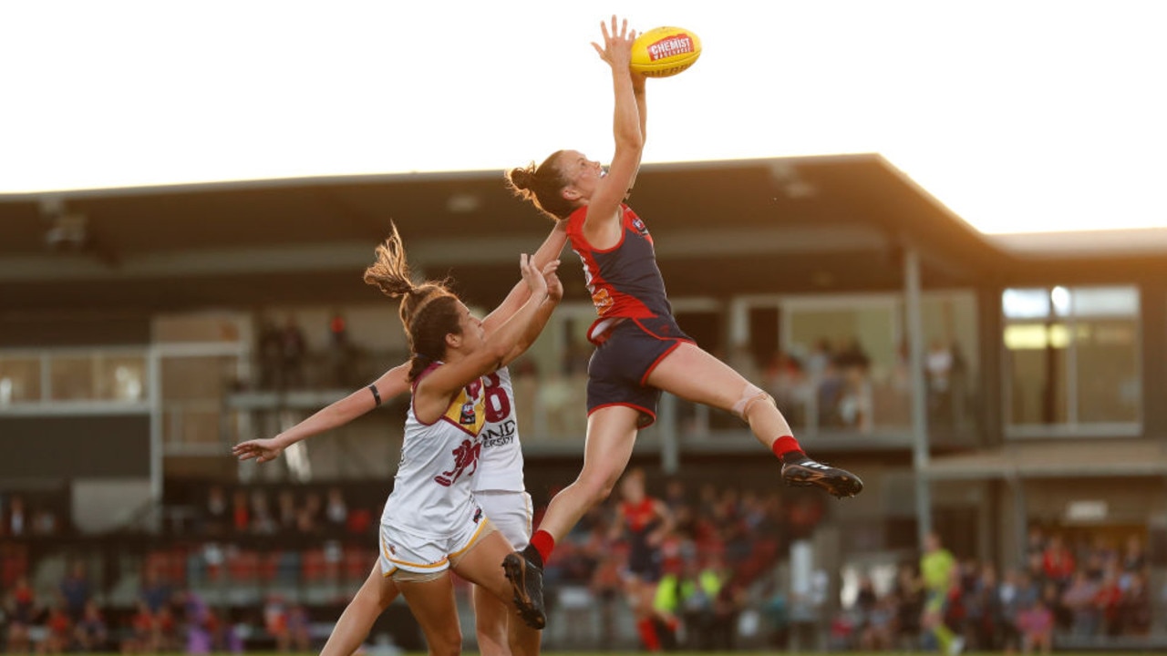 MELBOURNE, AUSTRALIA - MARCH 2: Daisy Pearce of the Demons marks the ball during the 2018 AFLW Round 05 match between the Melbourne Demons and the Brisbane Lions at Casey Fields on March 2, 2018 in Melbourne, Australia. (Photo by Michael Willson/AFL Media/Getty Images)