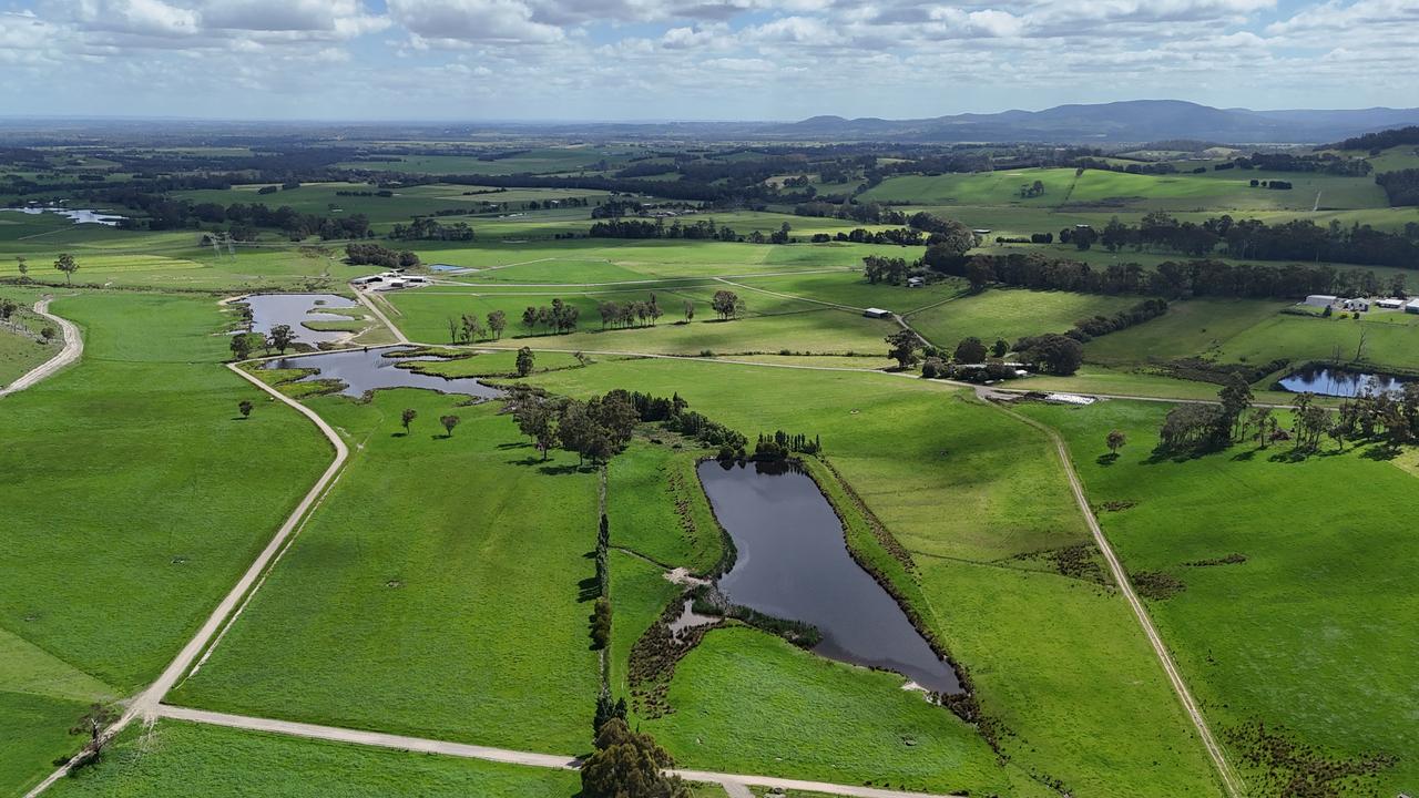 Gippsland family sell 800-cow dairy farms