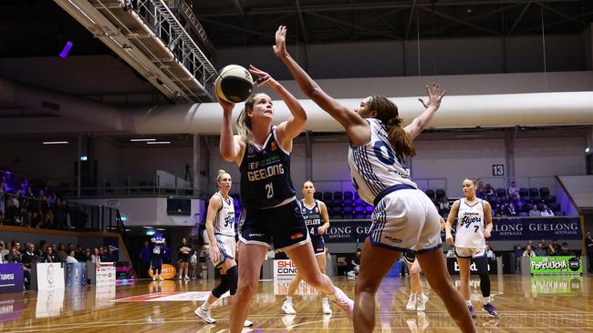 Geelong captain Keely Froling drives at the basket on Thursday night. Picture: Graham Denholm/Getty Images