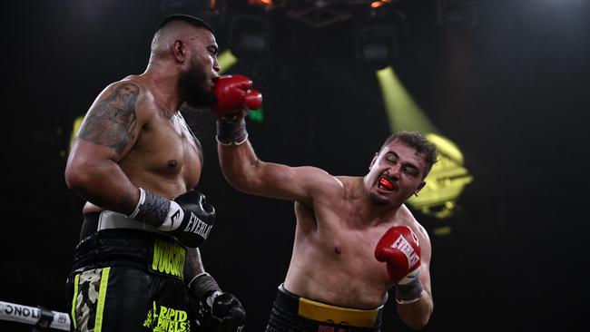 Leutele and Vousiutu put on a show. Photo: No Limit Boxing