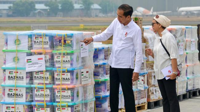 Joko Widodo and Foreign Minister Retno Marsudi inspect a shipment of humanitarian aid bound for the Gaza Strip. Picture: AFP