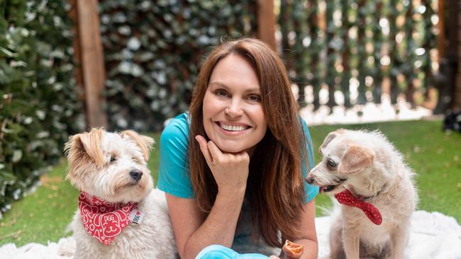 Lara Shannon, pet behaviourist expert, and her dogs' Bindi and Darcy.