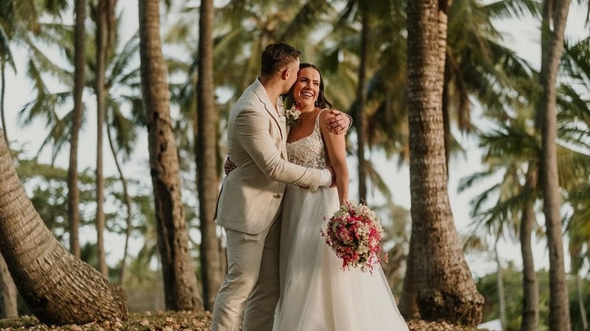 Post ceremony, did a photo shoot the couple among the palm trees of the resort's grounds. Photo: Instagram/@konnected.memories.