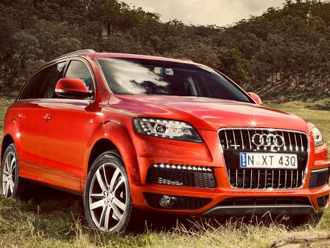 2011 Audi Q7 SUV wagon.