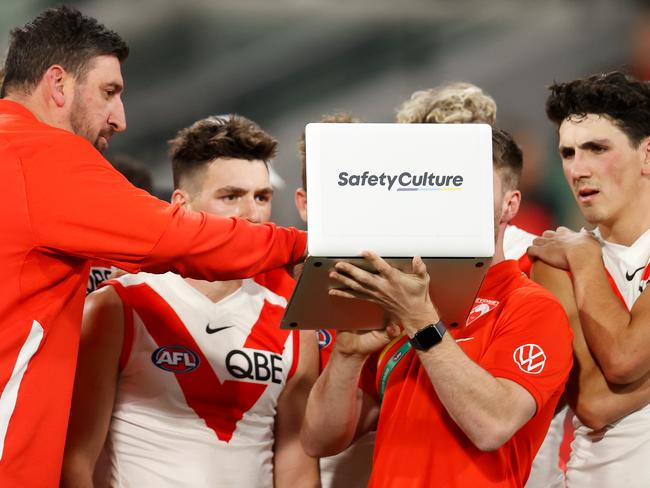 Swans Assistant coach Dean Cox instructs players on a laptop in a hint to the future of the game. Picture: Michael Willson/AFL Photos via Getty Images