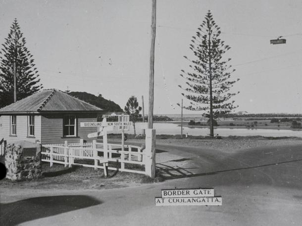 Border gate at Coolangatta.