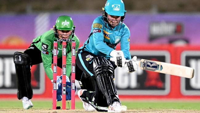 Georgia Redmayne of the Heat plays a shot during the Women's Big Bash League. Photo: Bradley Kanaris/Getty Images.