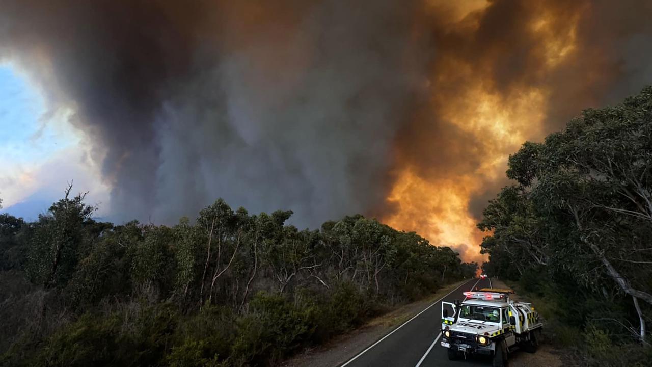 Bushfire warnings downgraded as cool change sweeps through