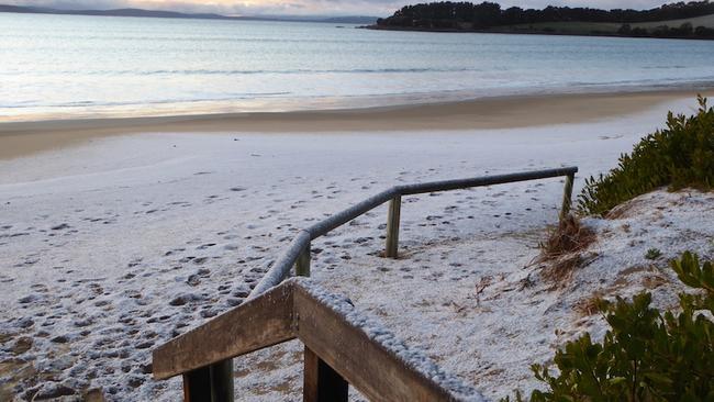 Beach at Cremorne photo by Judy Botham