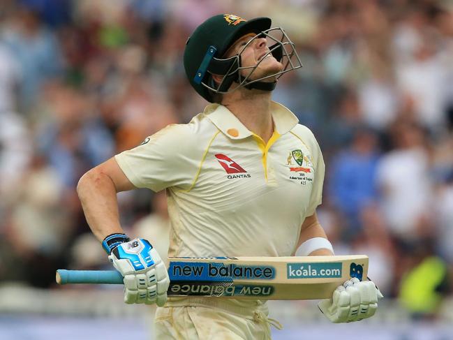 Australia's Steve Smith leaves the field after losing his wicket for 144 on the opening day of the first Ashes cricket Test match between England and Australia at Edgbaston in Birmingham, central England on August 1, 2019. (Photo by Lindsey Parnaby / AFP) / RESTRICTED TO EDITORIAL USE. NO ASSOCIATION WITH DIRECT COMPETITOR OF SPONSOR, PARTNER, OR SUPPLIER OF THE ECB