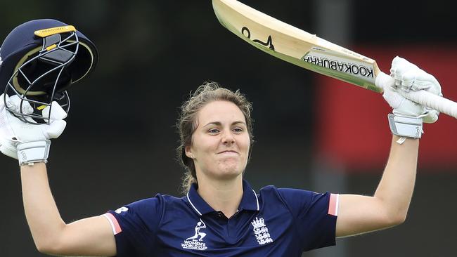England's Natalie Sciver scored a 92-ball 137.
