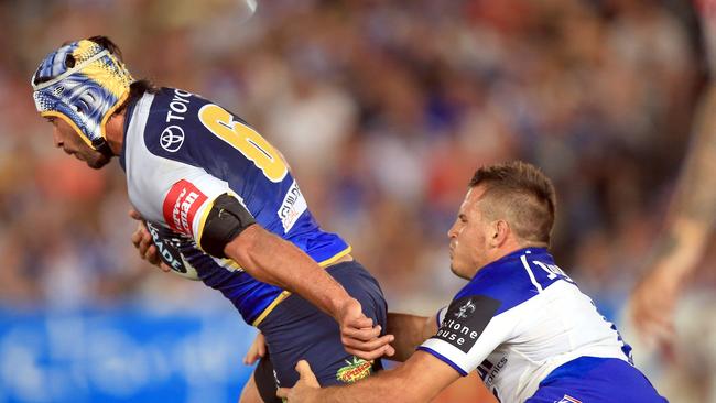 Johnathan Thurston tackled by Josh Reynolds.