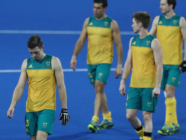 RIO DE JANEIRO, BRAZIL - AUGUST 14: The Australia team look dejected as they leave the pitch after Australia's 4-0 defeat during the Men's hockey quarter final match between the Netherlands and Australia on Day 9 of the Rio 2016 Olympic Games at the Olympic Hockey Centre on August 14, 2016 in Rio de Janeiro, Brazil. (Photo by David Rogers/Getty Images)