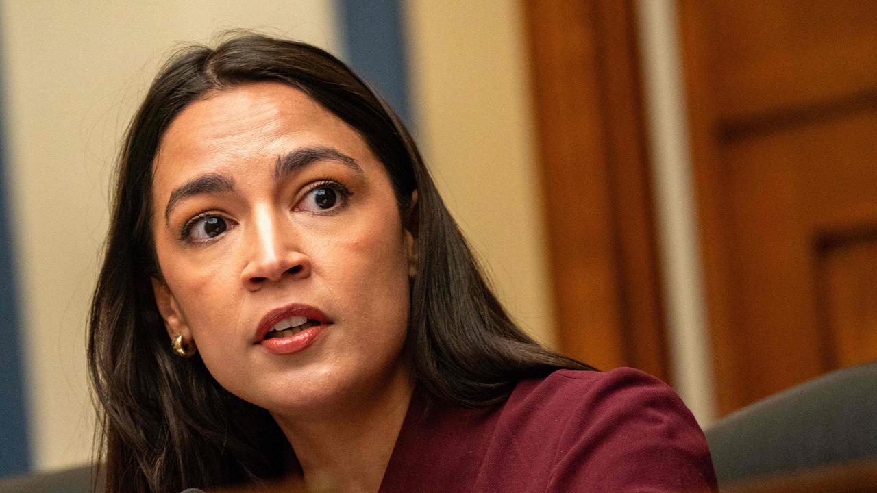 Democrat Alexandria Ocasio-Cortez said she was in no doubt about what the gesture meant, (Photo by Kent Nishimura / GETTY IMAGES NORTH AMERICA / Getty Images via AFP)