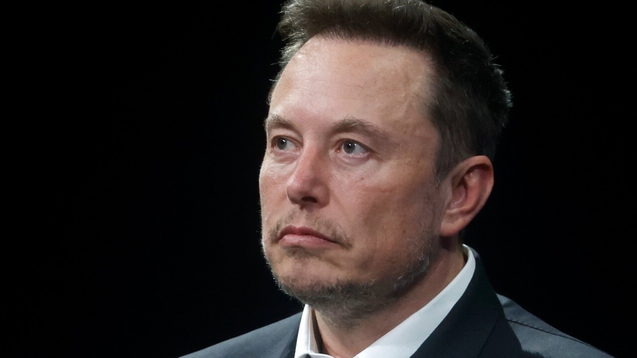 Elon Musk vows to visit US southern border amid worsening migrant ...