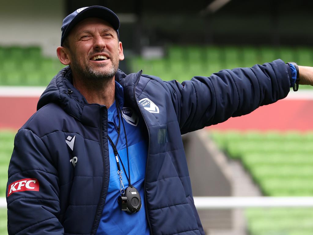 Victory coach Tony Popovic is hard at work preparing his side for Sunday’s battle with Wellington Phoenix. Picture: Robert Cianflone/Getty Images