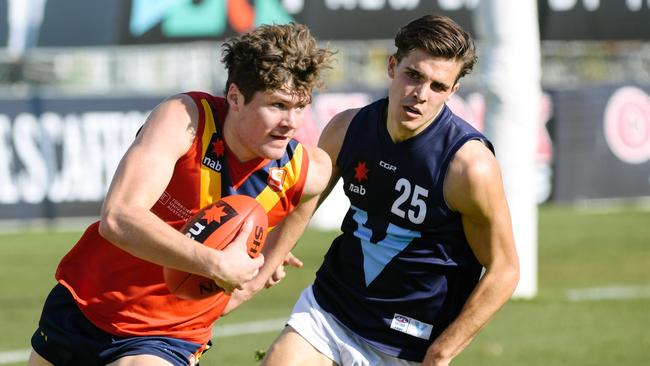 Harry Schoenberg breaks away from Vic Metro’s Finn Maginness at the 2019 under-18 championships. Picture: Morgan Sette/AAP